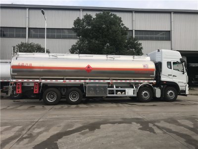 重汽斯太爾前四后八27.7方鋁合金運油車，20.4噸鋁合金油罐車
